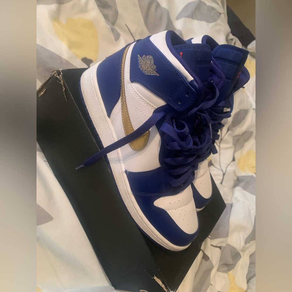Air Jordan 1 “Gold Medal”